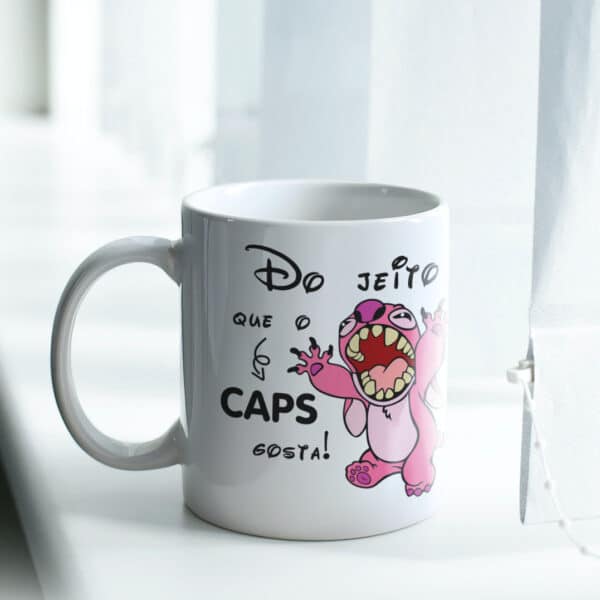 ESTAMPA STITCH CAPS CANECA - Imagem 2